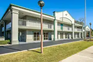 Quality Inn & Suites near Panama City Beach, Панама-Сити
