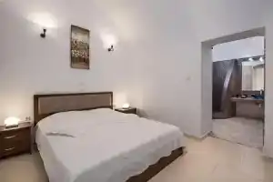 Leta-Santorini, Фира