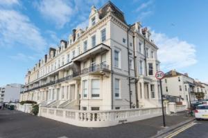 1 Bedroom Seafront Flat in Hove, Брайтон