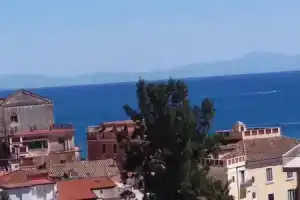 Garden Bijou with Sea View, Виетри-суль-Маре