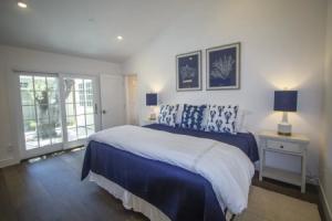 Beautifully Remodled 3/3 Walk To Shops, Restaurants, Close To World Class Golf, Кармел