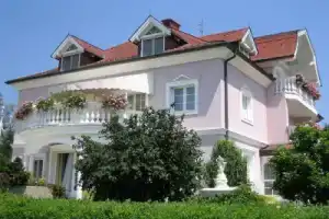 Plush Apartment in St. Kanzian am Klopeinersee with Sauna, Санкт Канциан