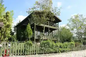 Отель «Castle Nolana», Шиле