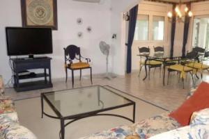 Apart-Rent Villa Norfeu 36, Эмпуриабрава
