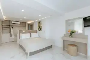 Palm Beach Hotel, Ретимно