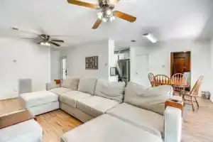 2 Mi to Kyle Field: Bryan Home w/ Fenced Yard, Колледж-Стейшен