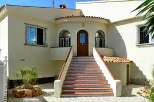 House With 3 Bedrooms in Calp, With Wonderful sea View, Private Pool,, Кальпе