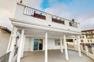 1BR Ocean-view Apt - Walk to Beach, Shops & Pier, Сан-Клемент