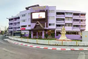 Oyo 565 Trang Hotel, Транг