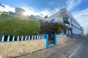 Nese Hotel, Чешме