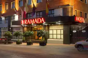 Отель «Ramada by Wyndham Naples», Неаполь