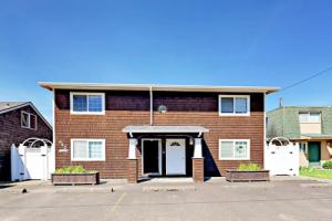 645 N Pacific St Townhouse Unit B 1 Bedroom 1 Bathroom Townhouse, Рокуэй-Бич