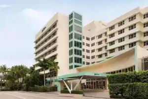 Radisson Hotel Miami Beach, Майами Бич
