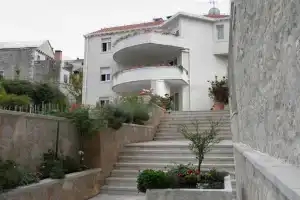 Apartment Tom - comfortable: A2 Pucisca, Island Brac, Пучишче