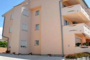 Floral Apartments Pende, Новаля