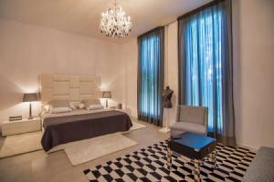 Contemporary Villa 5 bedrooms, huge plot, private pool, short distance beach, Марбелья