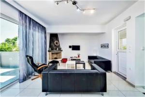 Villa Xenos Ena, Тигаки