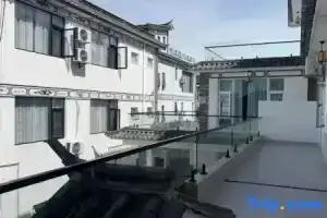 There is a house · Respectful of the Holy Wind Lily Residence, Дали
