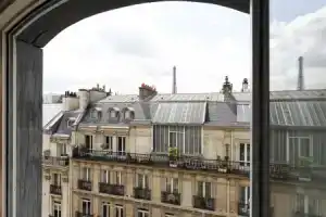 Отель «La Tremoille Paris», Париж