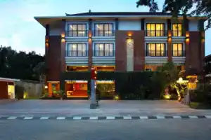 Capital O 1068 Grand Mirah Boutique Hotel, Денпасар