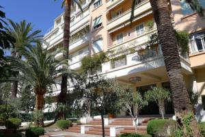 Ambassador Palace AP2095 by Riviera Holiday Homes, Ницца