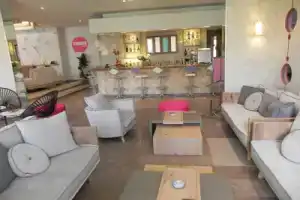Hotel «Cooee Albatros», Мораитика