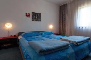 Spacious Apartment With Terrace, Near the Beach, Малинска