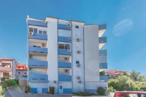 Awesome Apartment in Crikvenica With Wifi, Цриквеница