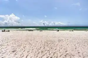 Chic Fort Walton Condo ~ 2 Blocks to Beach!, Форт-Уолтон-Бич