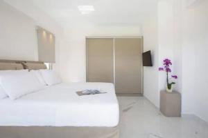 Villa O OFF White in Lefkada, Василики
