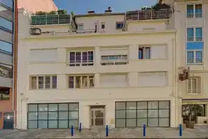 MAGNIFIQUE 3 PIECES RENOVE CANNES CENTRE 'Banane' AVEC VERANDA ! A2B88, Канны
