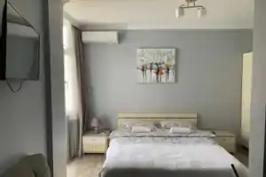 Queen Tamara Apartments, Махинджаури