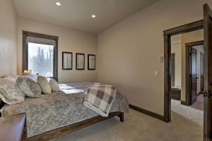 Ideally Located Winter Park Townhouse w/ Hot Tub!, Винтер-Парк