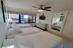 Large Contemporary Apt Beautiful Water & City Views - 819, Майами Бич