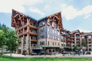 M and M Chalet, Траки