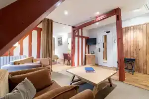 L'Absinthe Hotel, Онфлер