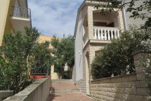 Apartment Katnić 1-2-3, Цриквеница
