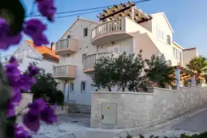 Apartmani Petričević, Супетар