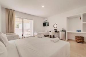 Bamboo Suites Boutique Hotel, Лалисос
