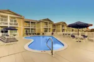 Апартаменты «Palm Suites», Влера