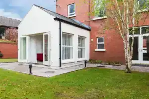 Modern, luxury suites with private bathrooms close to city centre, Белфаст