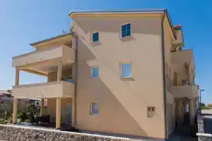 Apartment Josko - with parking: A1 JOZO Vodice, Riviera Sibenik, Водице