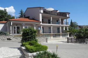 Apartment Anton RI 3 1 pax, Цриквеница
