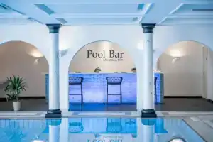 Hotel «Nevada», Замнаун