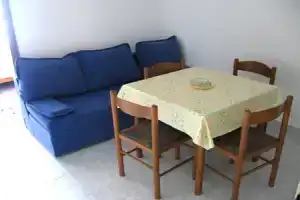 Apartment Rose - 30 m from the beach: A1 Seget Vranjica, Riviera Trogir, Сегет Враница