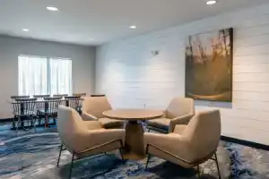 Отель «Fairfield Inn & Suites Savannah Airport», Саванна