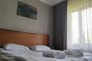 Green Apartment, Арша