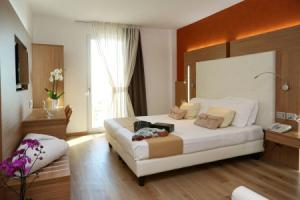 Kriss Internazionale Hotel, Бардолино