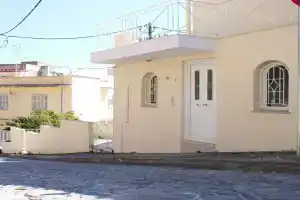 Coconut tree Apartment, Закинф