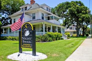 Night Swan Intracoastal Bed and Breakfast, Нью-Смирна-Бич